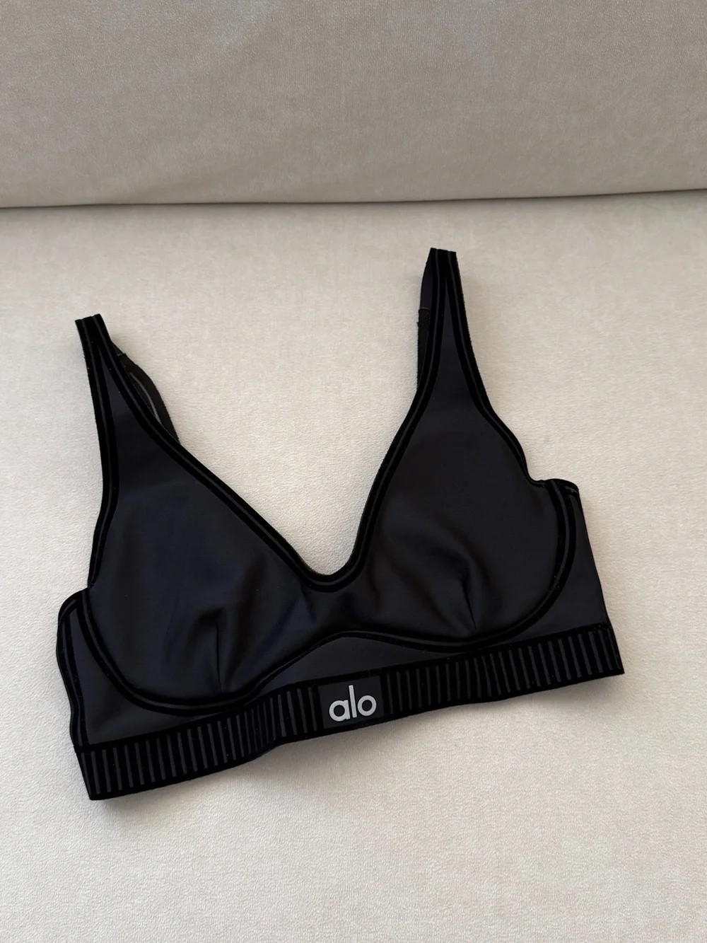 alo yoga bra